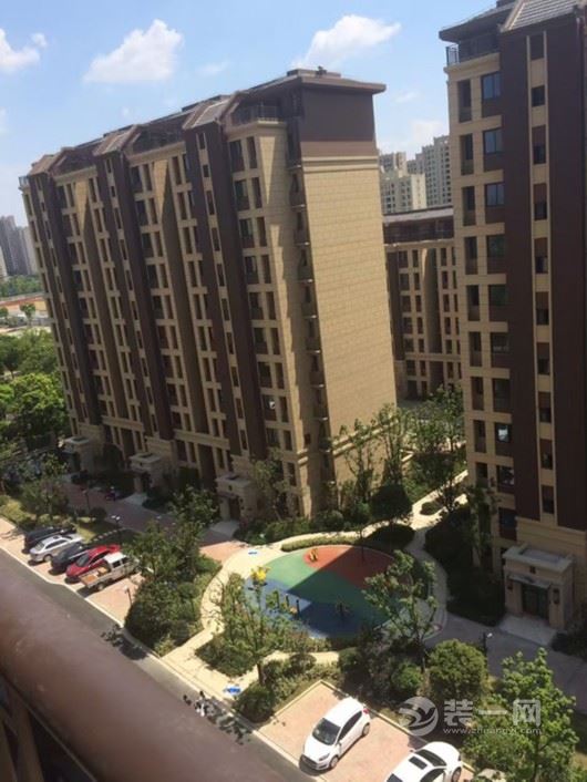 开发商赠送面积是违建 上海一小区业主无法办房产证